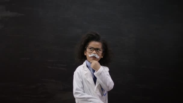 Scientist standing near on blackboard — Αρχείο Βίντεο