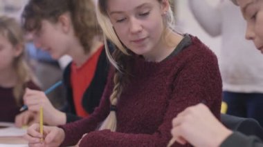 çalışma masaları öğrenciler