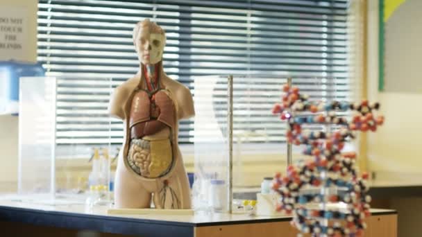 Interior del aula de ciencias — Vídeos de Stock