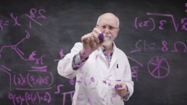 Akademik adam matematik formülleri yazma