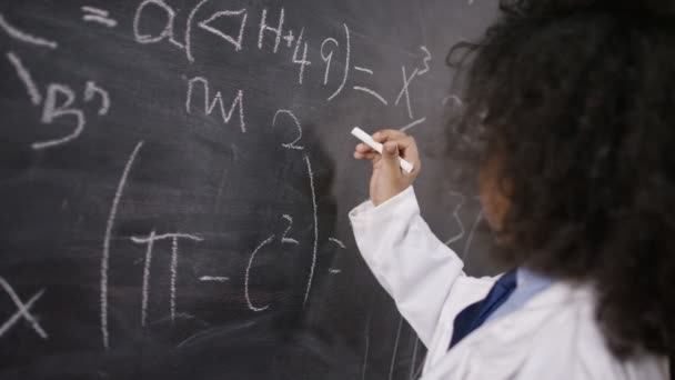 Scientist writing math formulas — Stock video