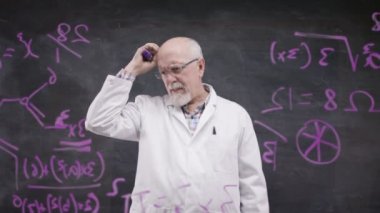 Akademik adam matematik formülleri yazma