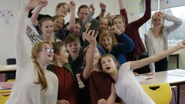 Teacher and students pose for a selfie — Stock Video