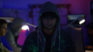 hacker dokunmatik ekranın kullanılması