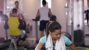 Kadın eğitim bir mola alır