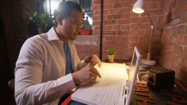 Gazete seri ilanlar bakan adam