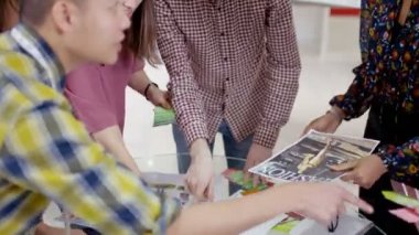gazeteciler dergisi sayı için fikirler koyarak