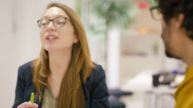 beyin fırtınası fikirlerini için iş takım 