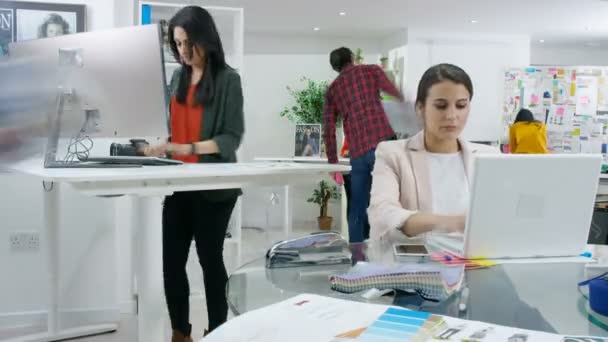 Workers in fashion magazine office — Stock Video