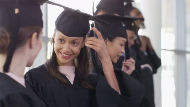 卒業式の日に成熟した学生 — ストック動画