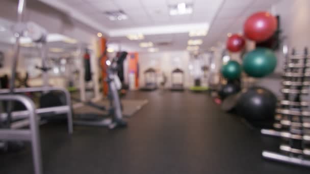 Interior del gimnasio moderno — Vídeos de Stock