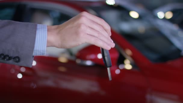 Salesman  giving key to new owner — Stock Video