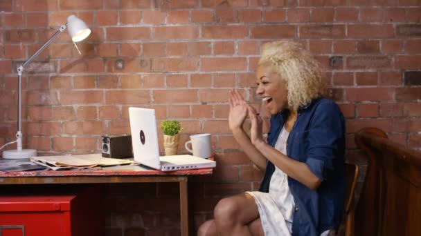 Woman makes a video call on laptop — Stockvideo