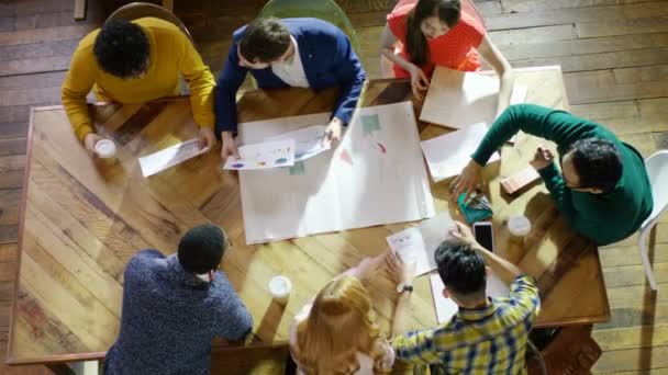 Equipo empresarial creativo en una reunión — Vídeo de stock