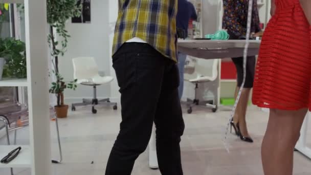 équipe de conception de mode au travail 