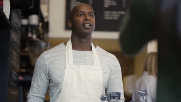 Worker serving a customer in shop — Stock Video