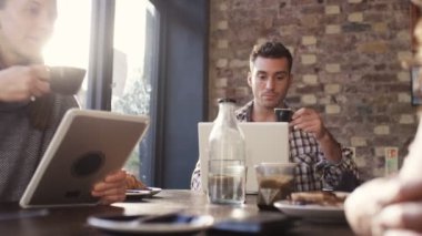 Technolog kullanarak Yetişkin