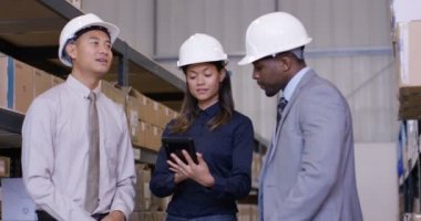 yönetim ekibi el sallamak 