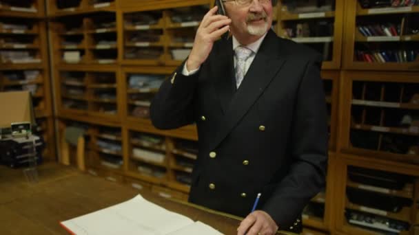 Shopkeeper in man's clothing store — Stock Video