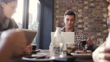 Technolog kullanarak Yetişkin