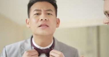 Çift düğün günü için hazırlanıyor