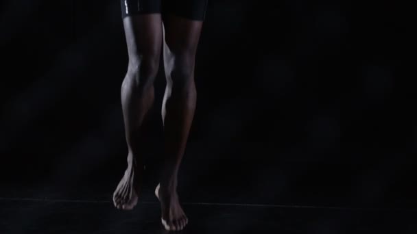 Mma savaşçı ip atlama ile eğitim — Stok video