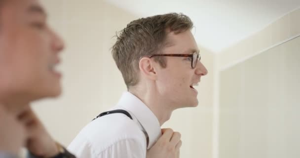 Gay couple getting ready for wedding — Stock video