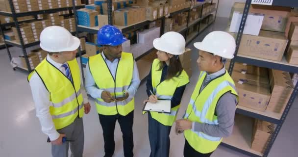 Management team in industrial warehouse — Stock Video