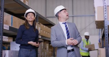 yönetim ekibi el sallamak 