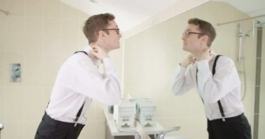 Çift düğün günü için hazırlanıyor