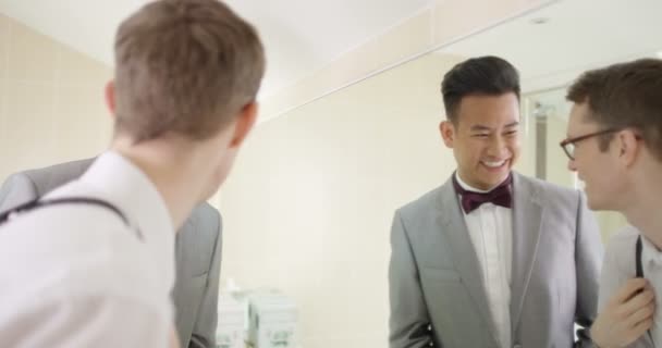 Gay couple getting ready for wedding — Stock video