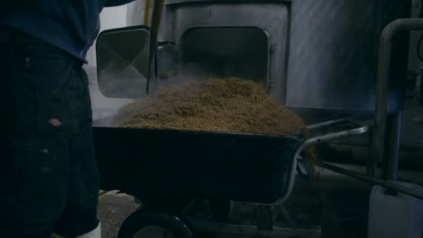 Worker removing mash — Stock Video