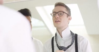  gay çift düğün için hazırlanıyor