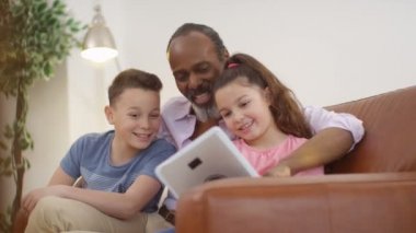 dedesi ve selfie alarak torun