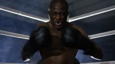 savaş yüzük köşesinde oturuyor