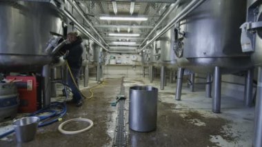 Tankı saf dışı temizlik işçisi