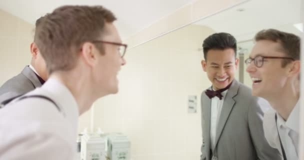 Pareja preparándose para el día de la boda — Vídeos de Stock