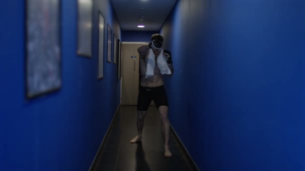 MMA fighter psyching himself up before a fight — ストック動画