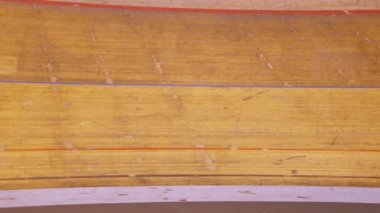 Bisiklet Yarışı velodrome içinde izlemek