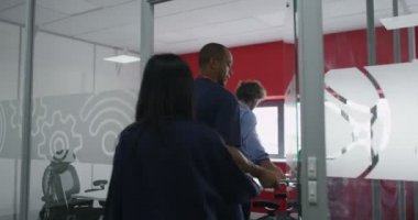 İşçilerin bir takım toplantısı