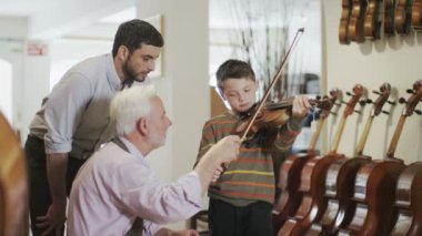 Baba ve oğul keman arıyorsunuz