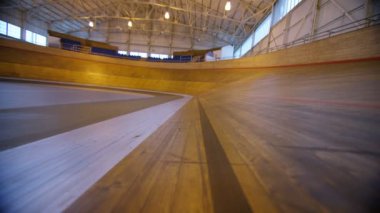 bisiklet takımı velodrome tur yapıyor