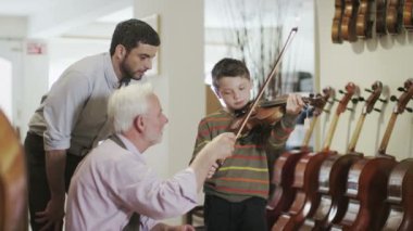 Baba ve oğul keman arıyorsunuz