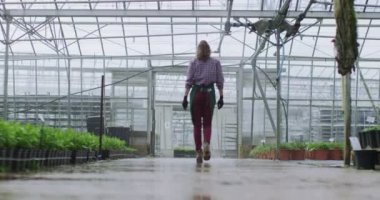 Sera ile yürüyüş işçi