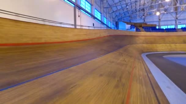 Track racing in Velodroom — Stockvideo