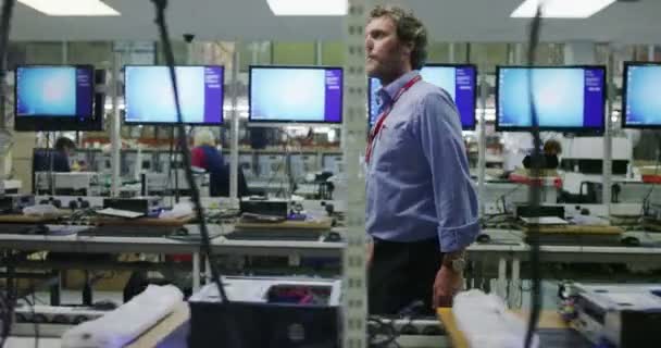  Zaměstnanci pracující na počítači testování