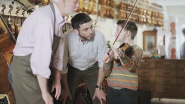 Baba ve oğul keman arıyorsunuz