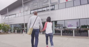 Çift elektronik mağazasından girme