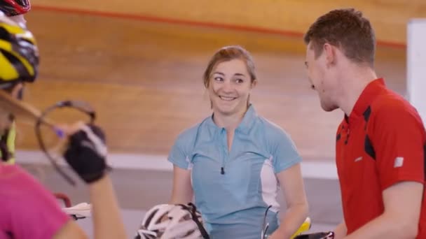 Cyclists chatting beside the track — Stock Video