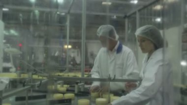 işçi tıbbi kapsayıcılar incelemek 